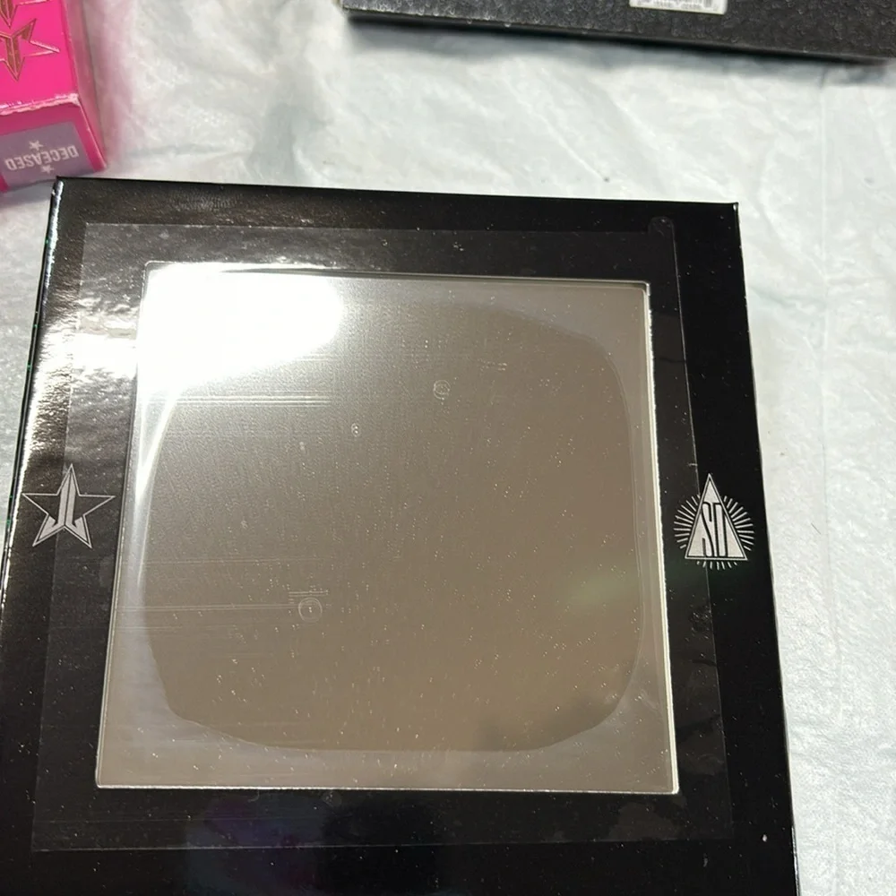 Jeffree Star cosmetics mini controversy by Shane Dawson eyeshadow collection New